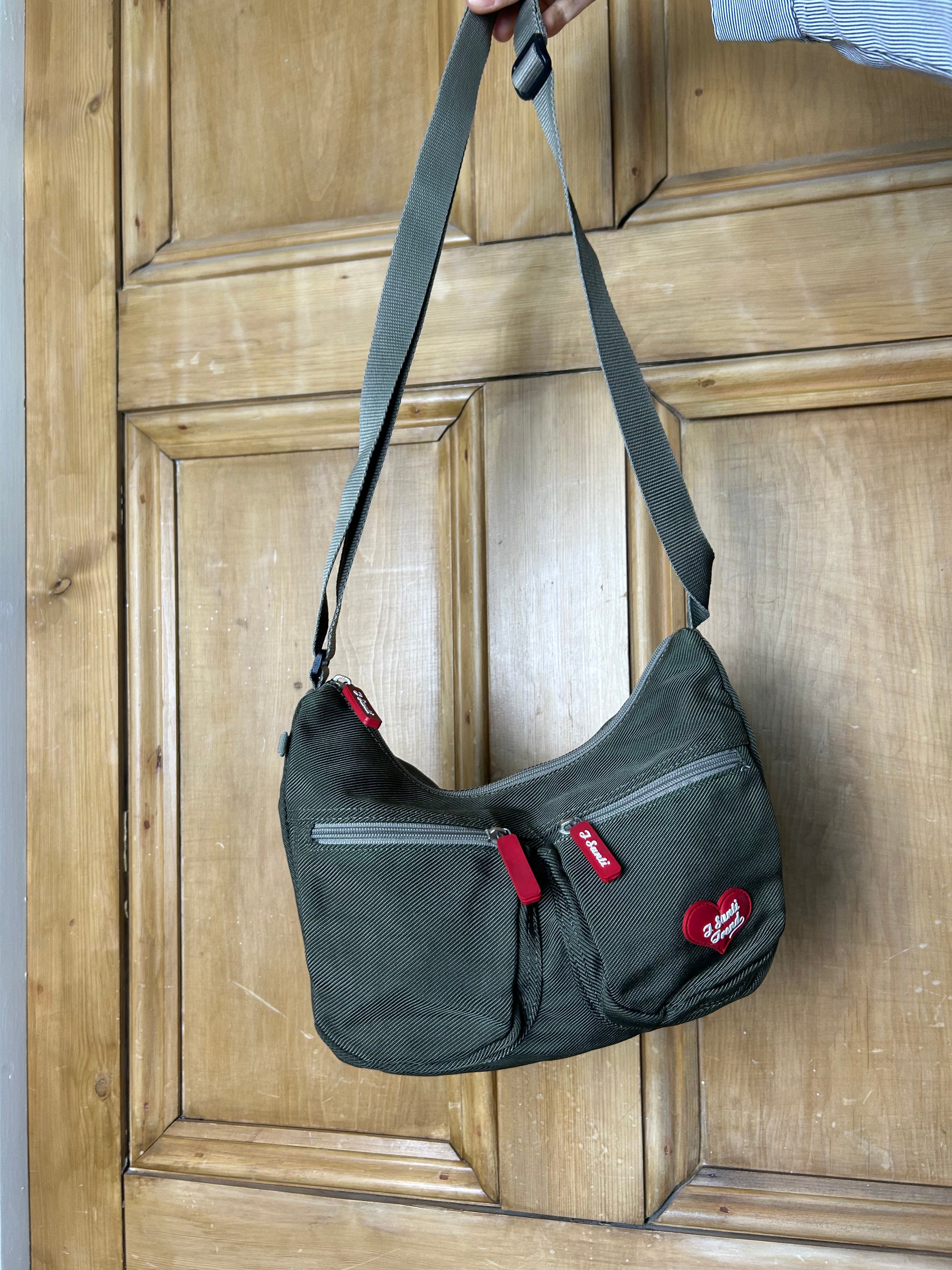 Khaki handbag with red accents
