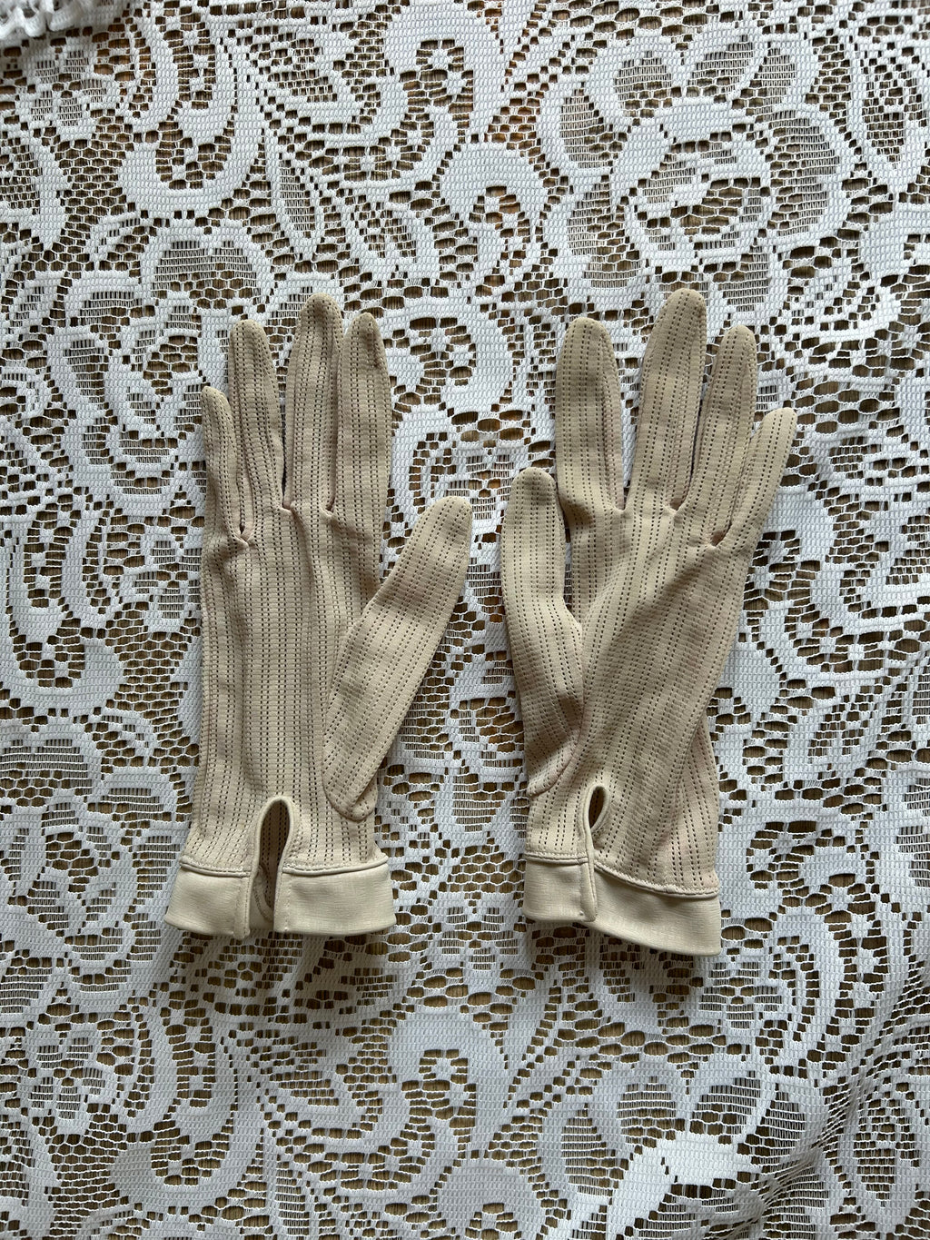 Vintage Cream Gloves
